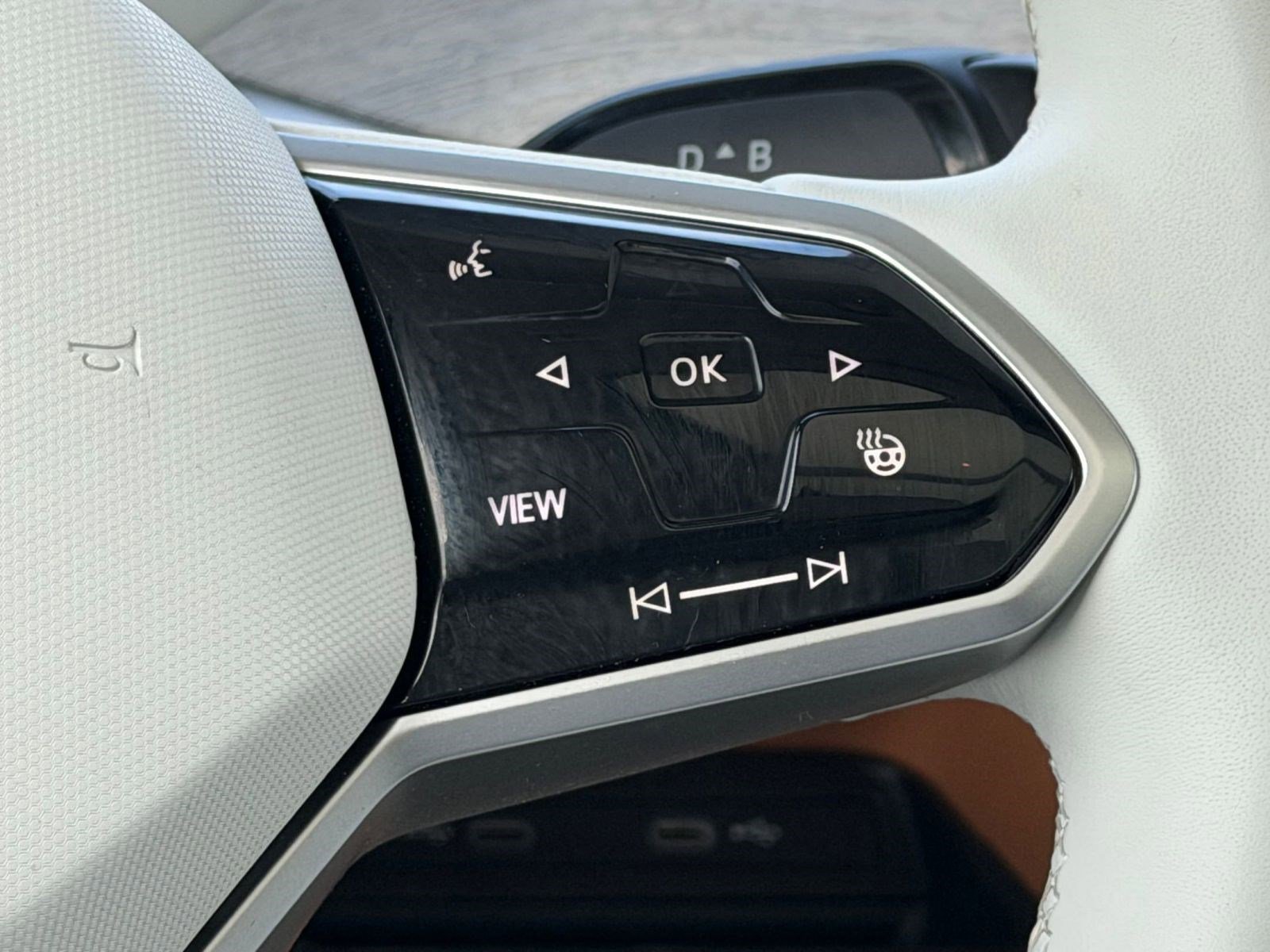Certified 2025 Volkswagen ID. Buzz Pro S Plus RWD image 24