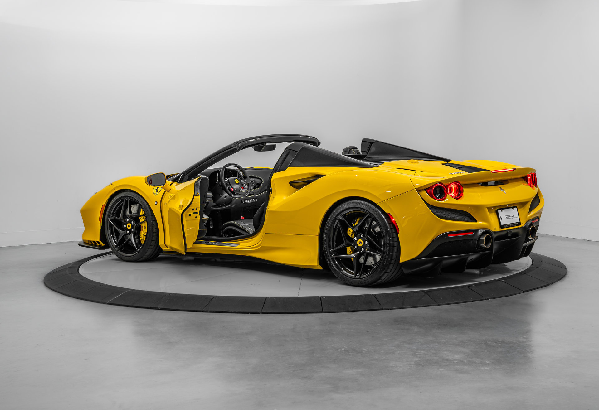 Certified 2021 Ferrari F8 Tributo RWD image 2