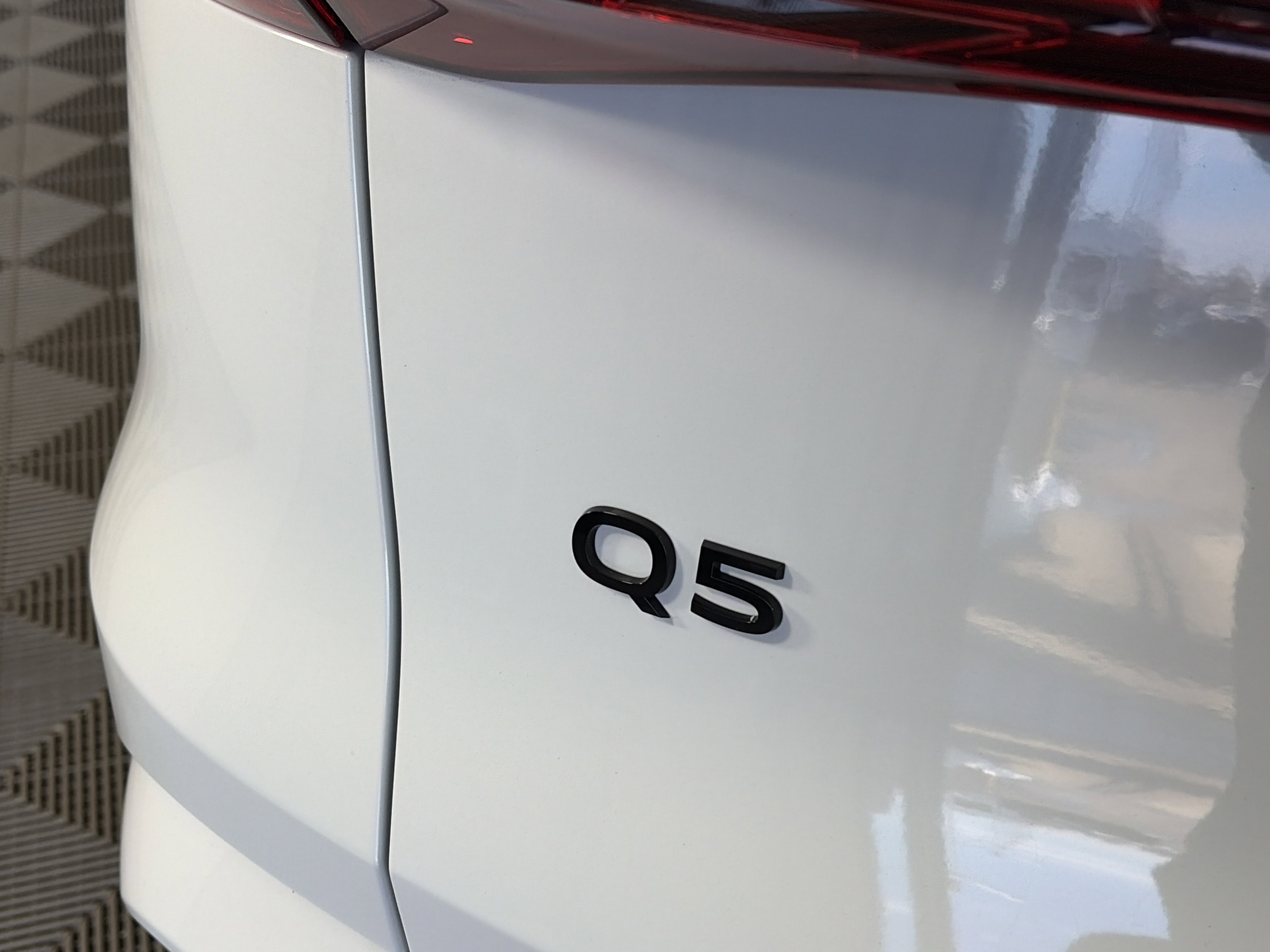 Used 2025 Audi Q5 Premium w/ Convenience Package image 16