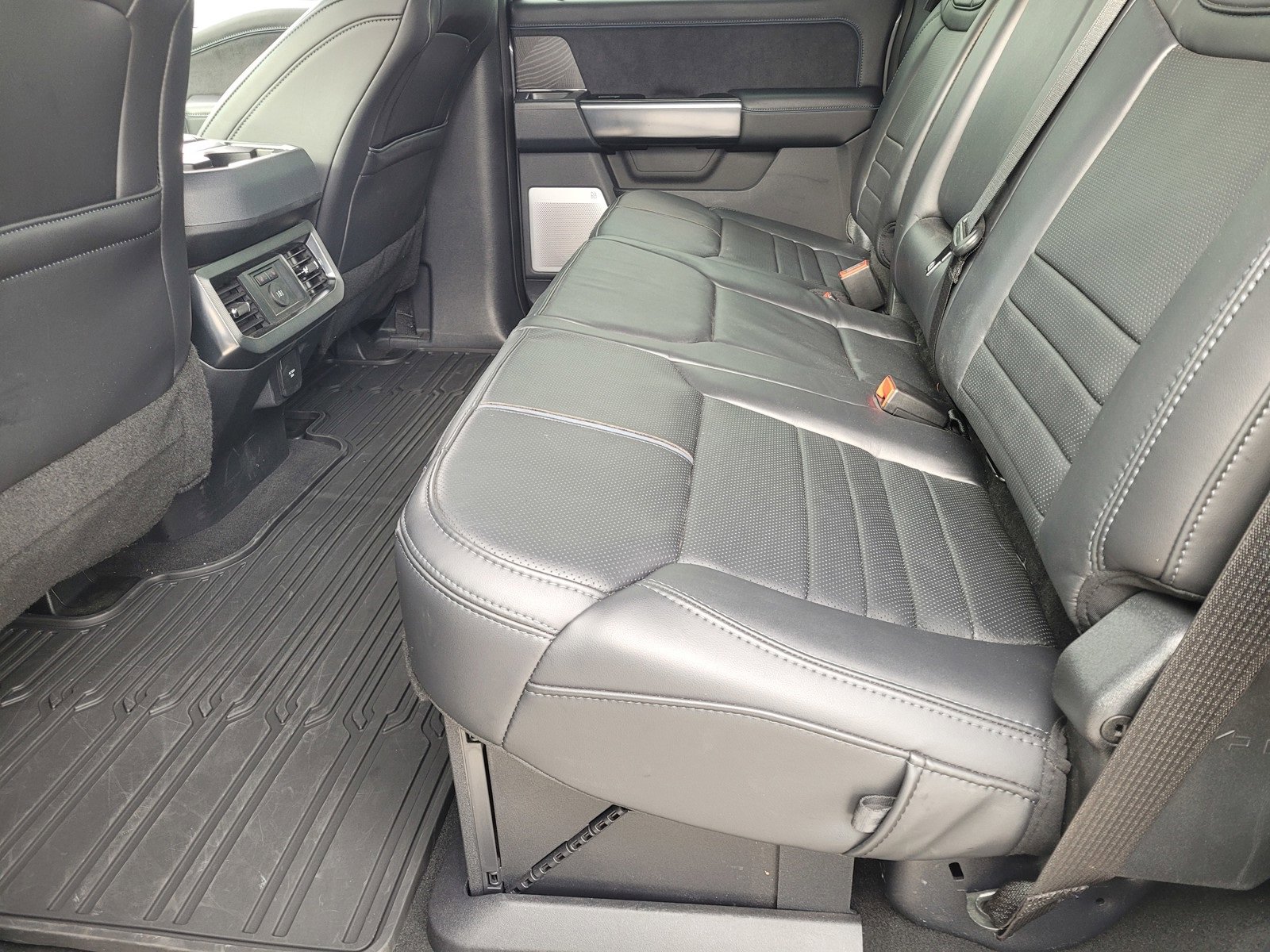 Used 2025 Ford F350 Platinum image 10