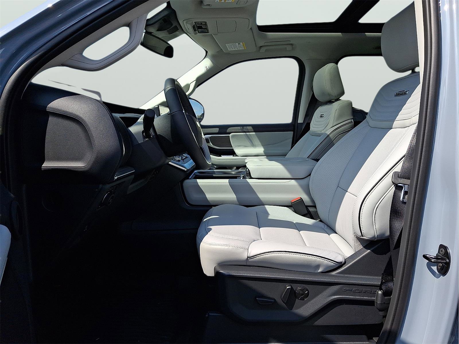 New 2025 Ford Expedition Platinum w/ Platinum Ultimate Package AWD/4WD image 15