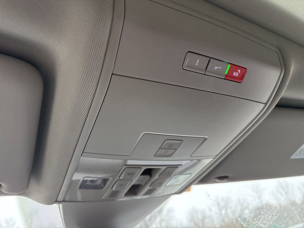 Used 2023 Volkswagen Atlas SEL R-Line image 31