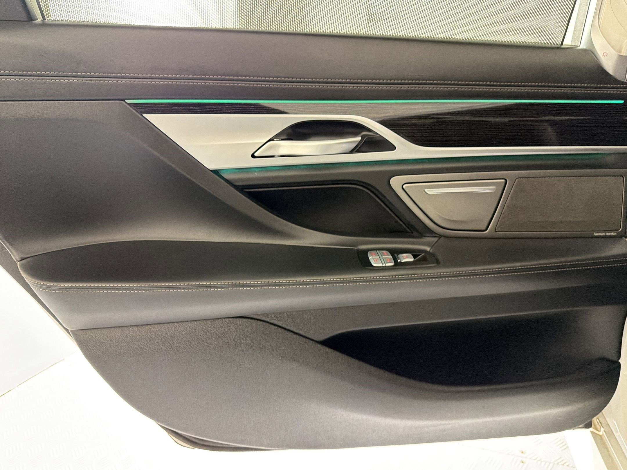 Used 2019 BMW 750i w/ Executive Package RWD image 30