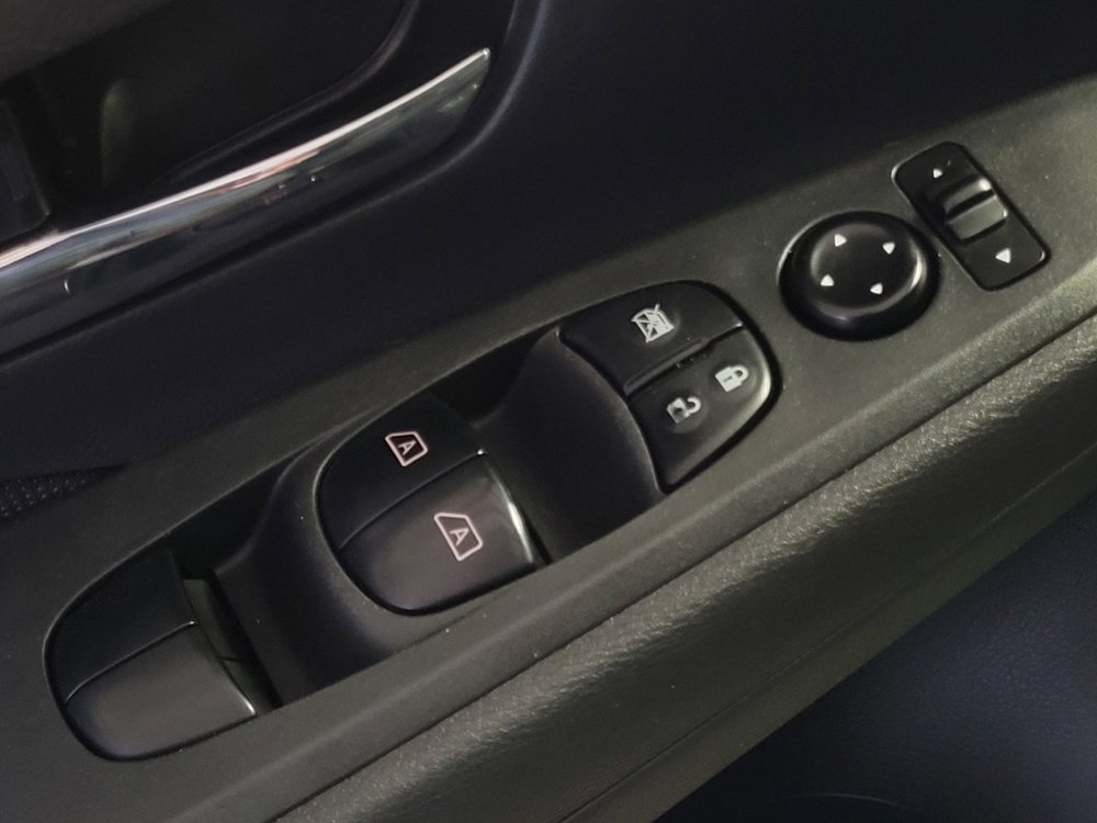 Used 2022 Nissan Kicks SV image 27