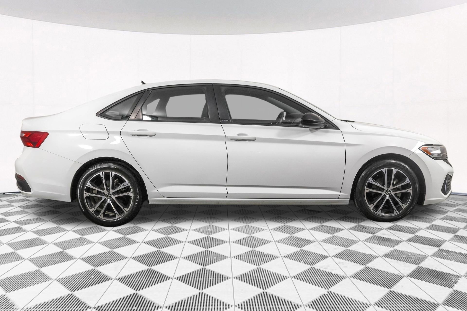 Used 2023 Volkswagen Jetta Sport image 12