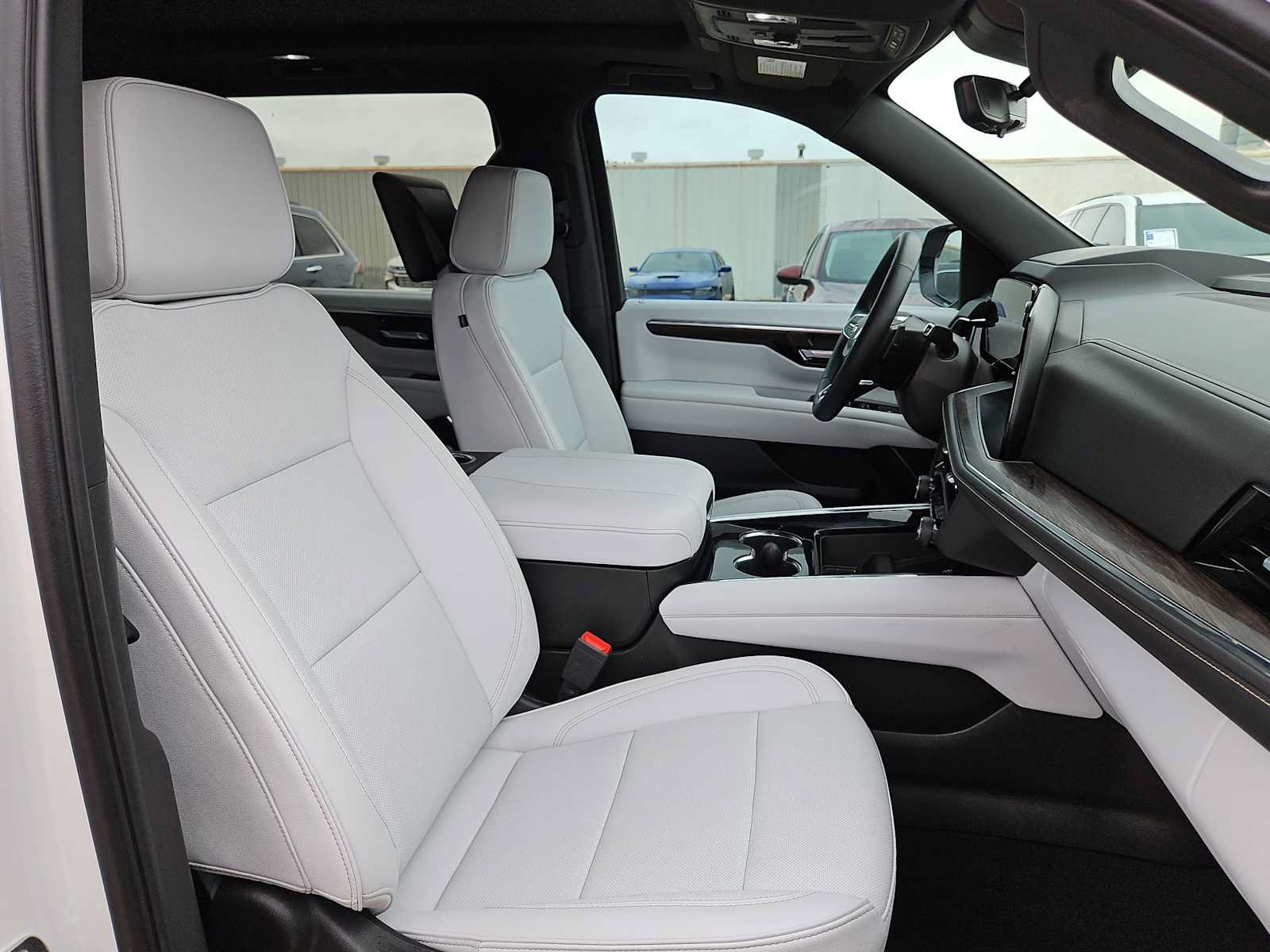 Used 2025 Chevrolet Suburban Premier RWD image 18