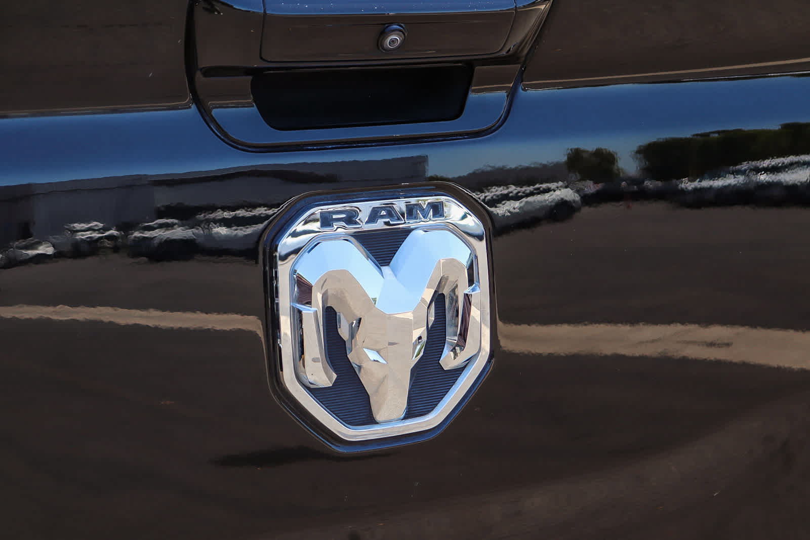 Used 2024 RAM 1500 Laramie AWD/4WD image 9