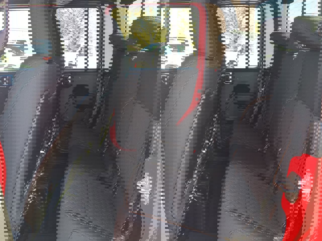 Used 2024 Jeep Gladiator Mojave w/ Technology Group image 12