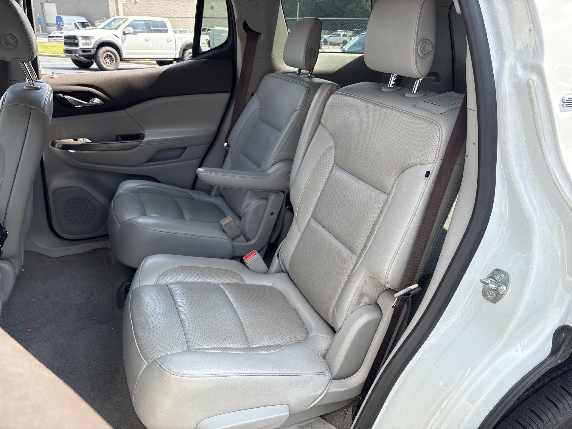 Used 2019 GMC Acadia SLT FWD image 13