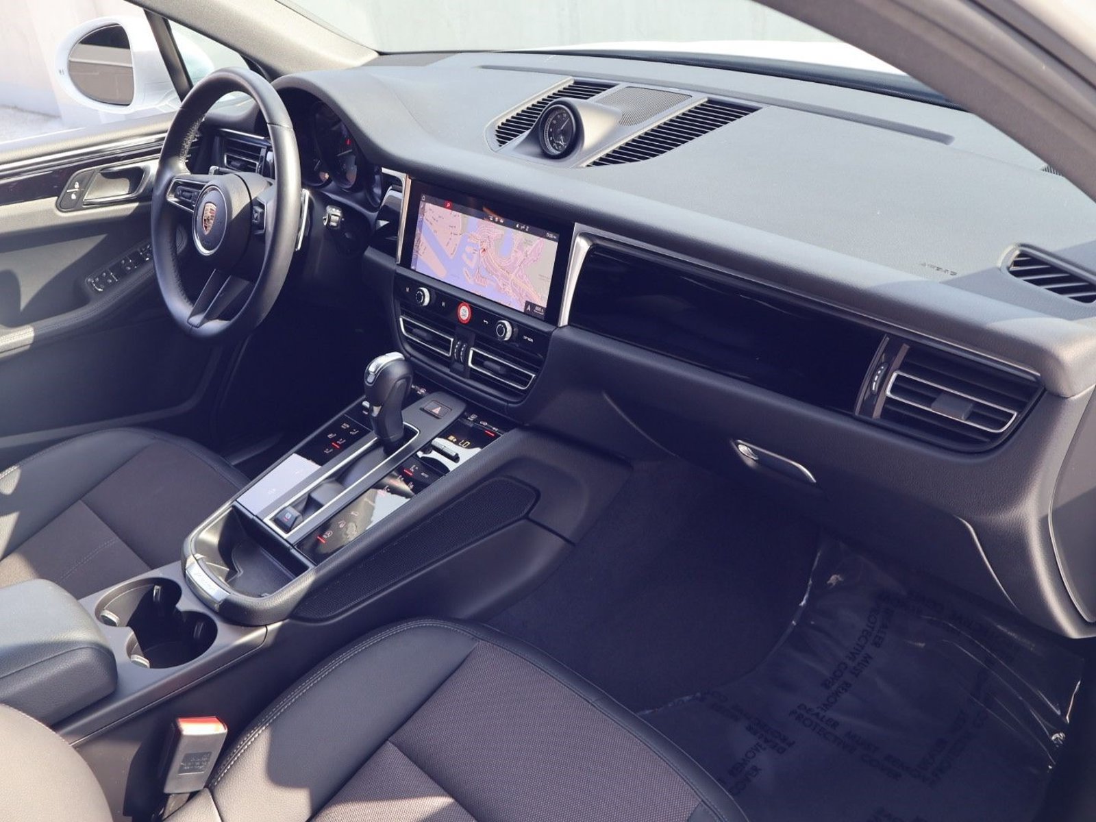 Certified 2024 Porsche Macan S AWD/4WD image 19