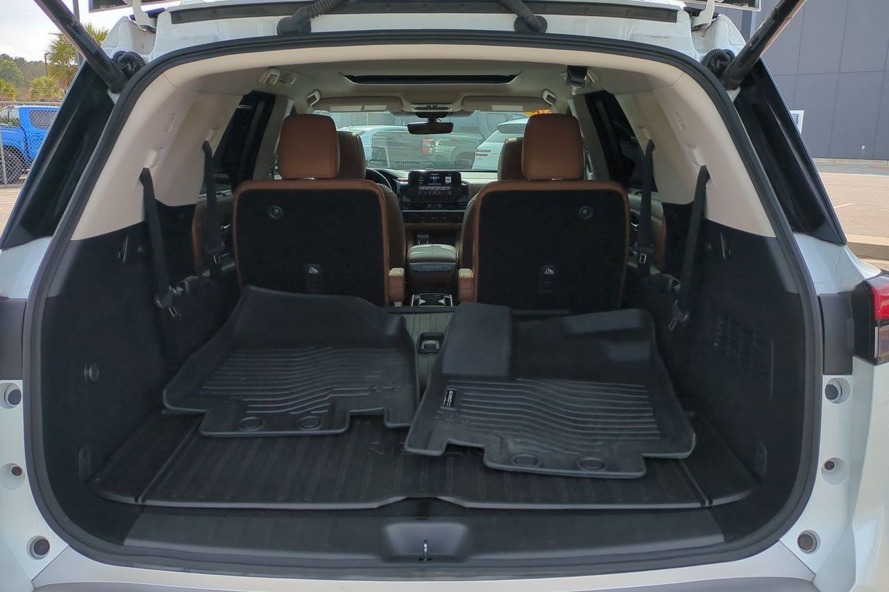 Certified 2025 Nissan Pathfinder Platinum AWD/4WD image 34