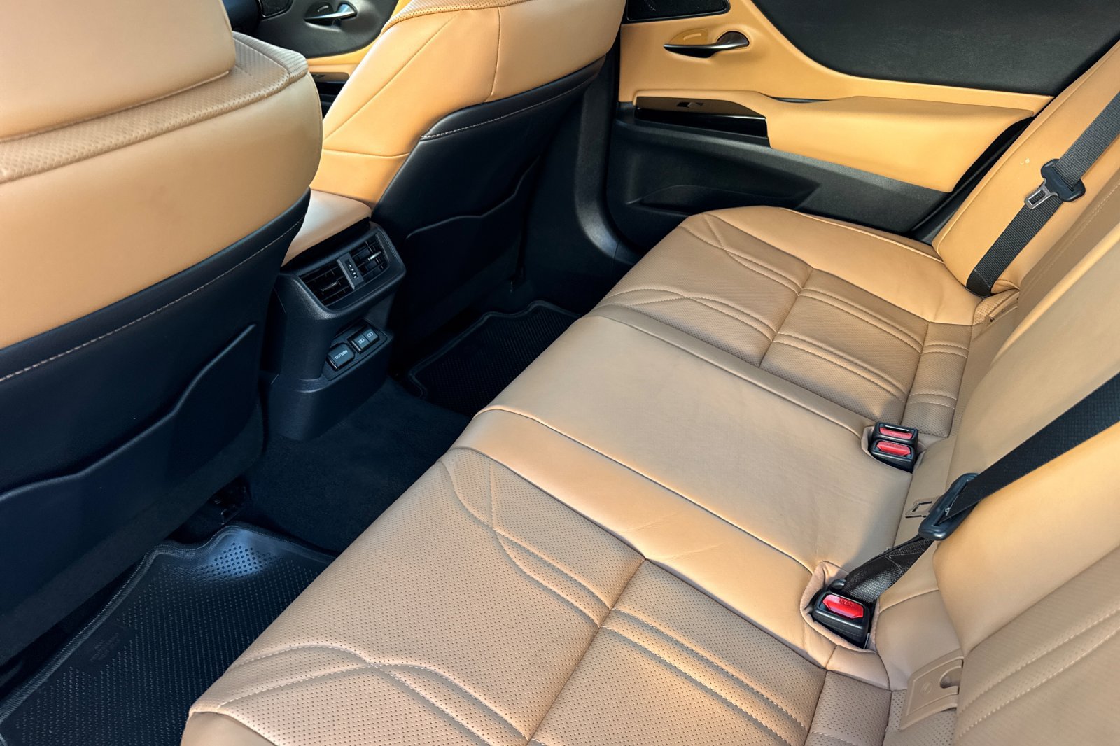 Certified 2025 Lexus ES 300h w/ Accessory Package (Z1) FWD image 9