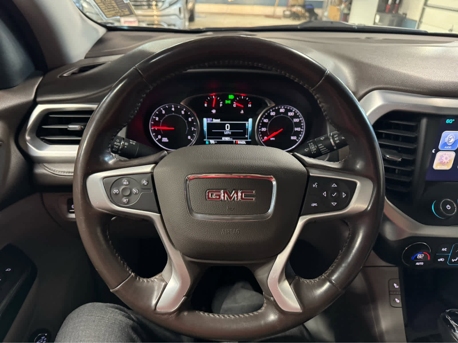 Used 2018 GMC Acadia SLT image 18