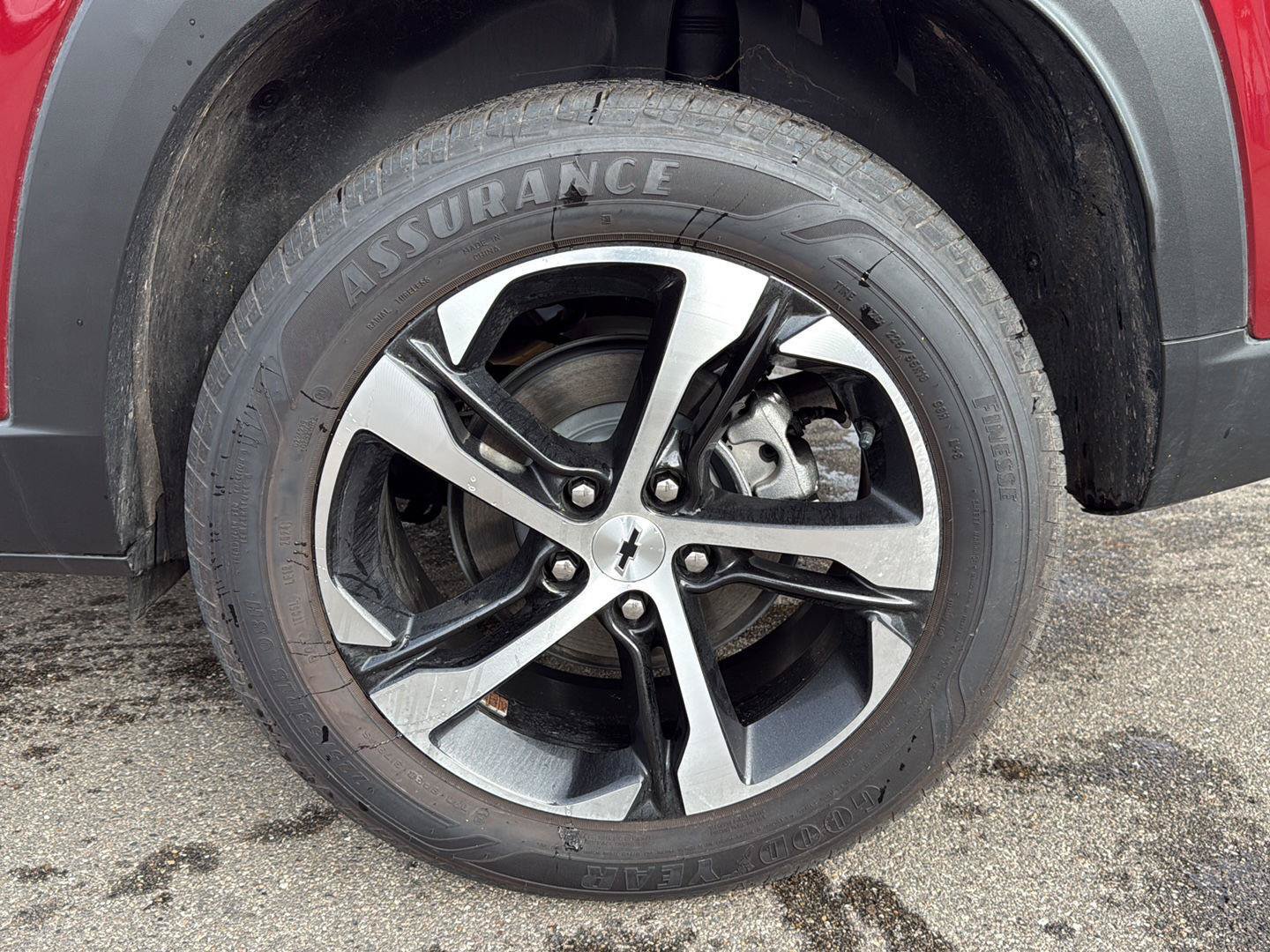 Used 2025 Chevrolet Trax RS FWD image 5