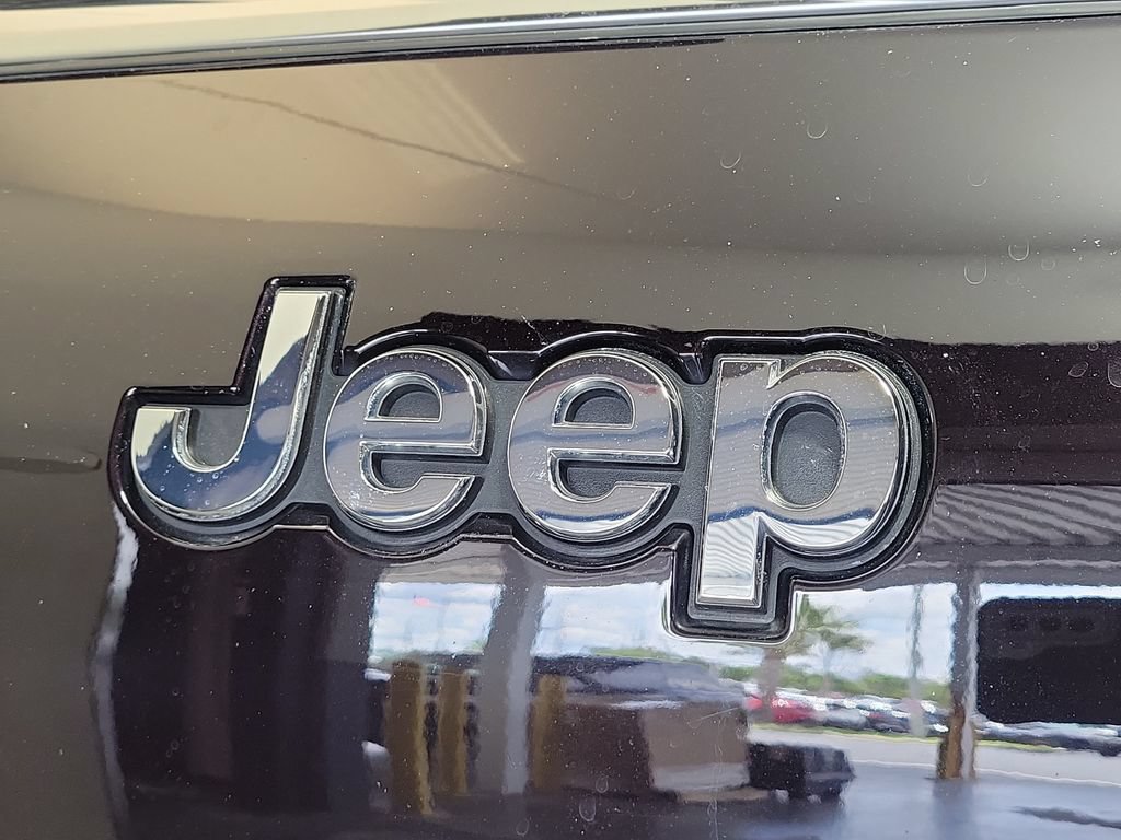 Used 2023 Jeep Grand Cherokee L Overland RWD image 8
