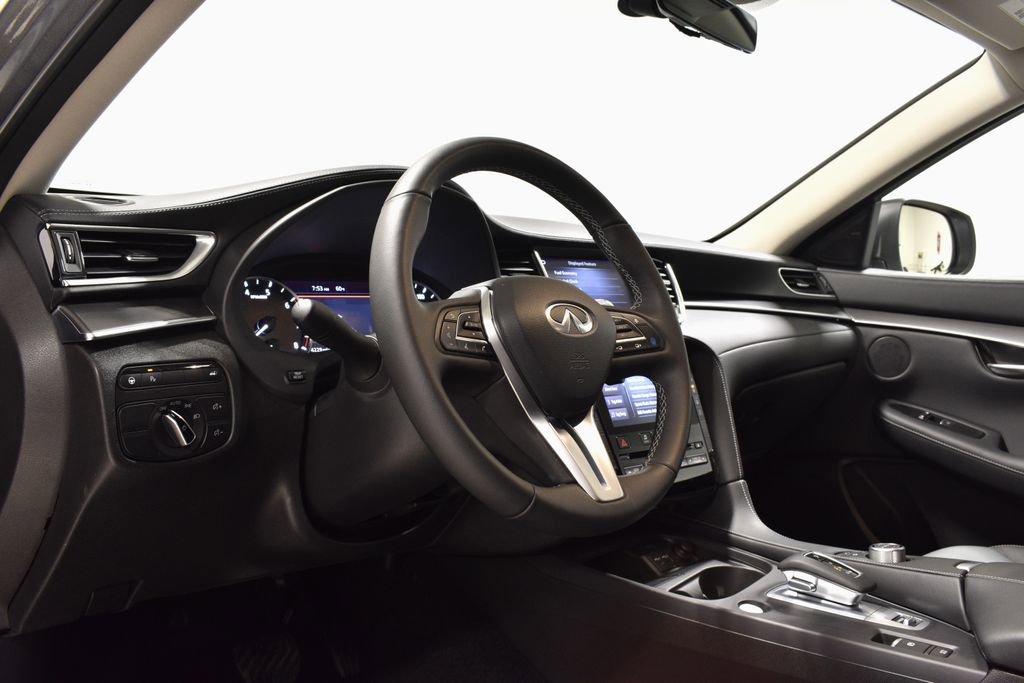 Certified 2025 INFINITI QX50 Pure image 3