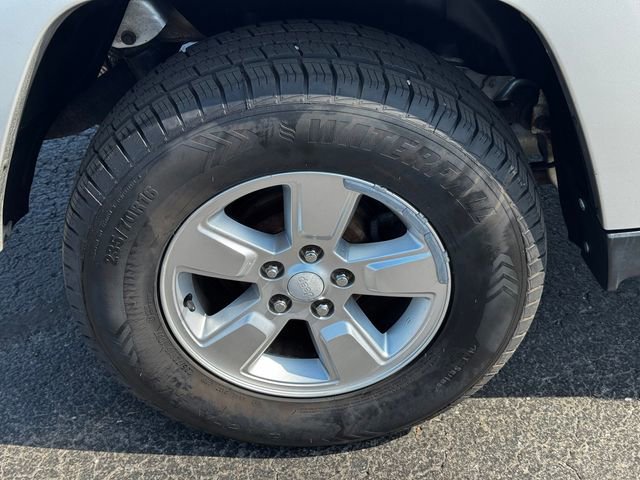 Used 2010 Jeep Liberty Sport w/ Popular Equipment Group AWD/4WD image 12