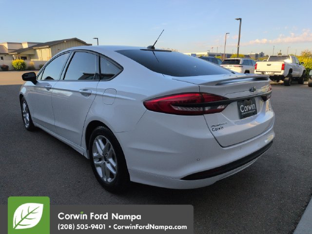 Used 2018 Ford Fusion SE w/ Fusion SE Technology Package FWD image 5