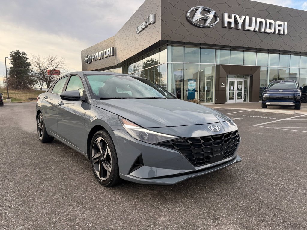Used 2023 Hyundai Elantra SEL w/ Convenience Package image 7