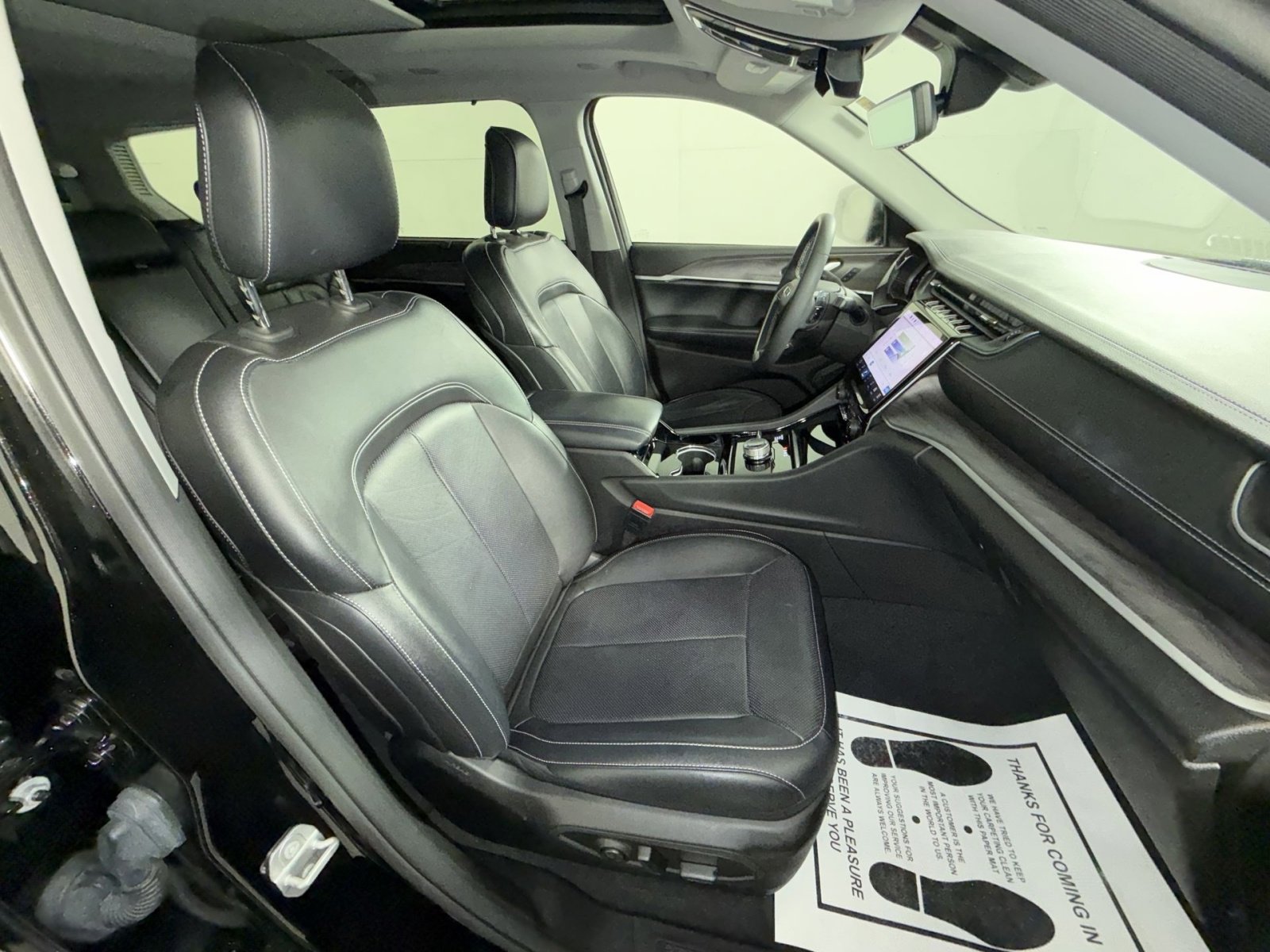 Used 2023 Jeep Grand Cherokee L Limited w/ Luxury Tech Group II image 24