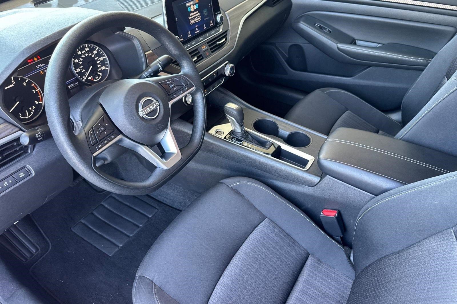 Used 2025 Nissan Altima 2.5 SV FWD image 4