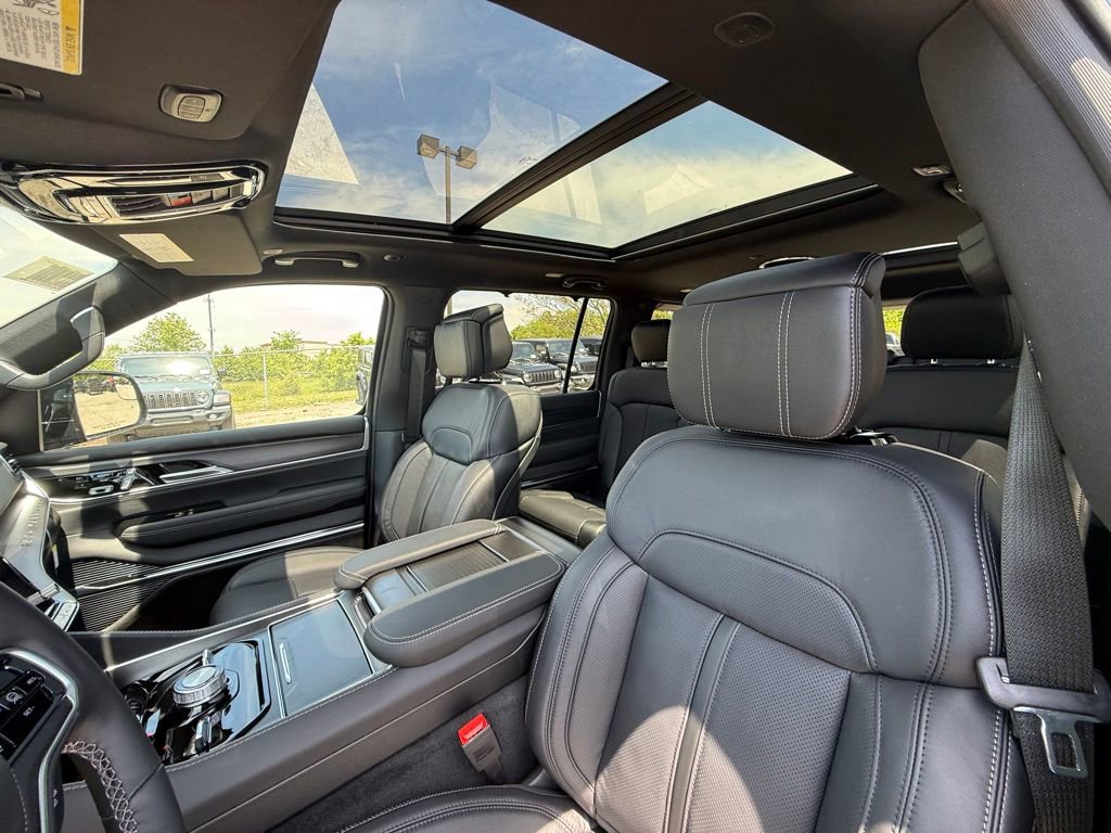 New 2026 Jeep Grand Wagoneer Summit AWD/4WD image 12