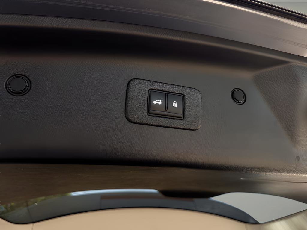 Used 2023 Nissan Armada SL w/ Captain's Chairs Package image 26