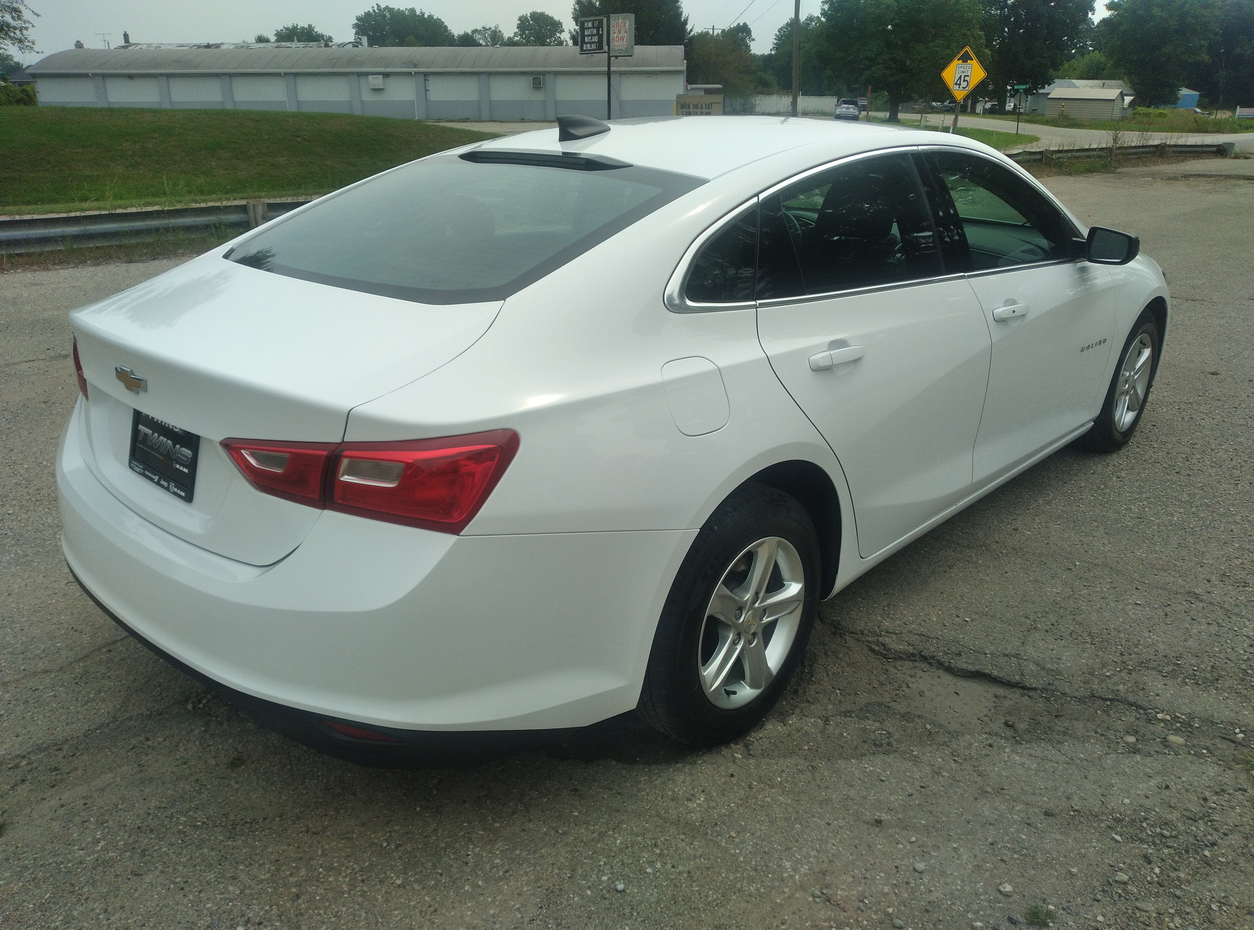 Used 2023 Chevrolet Malibu LS FWD image 3