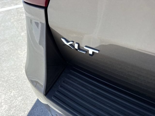 Used 2018 Ford Expedition XLT w/ Equipment Group 202A AWD/4WD image 26