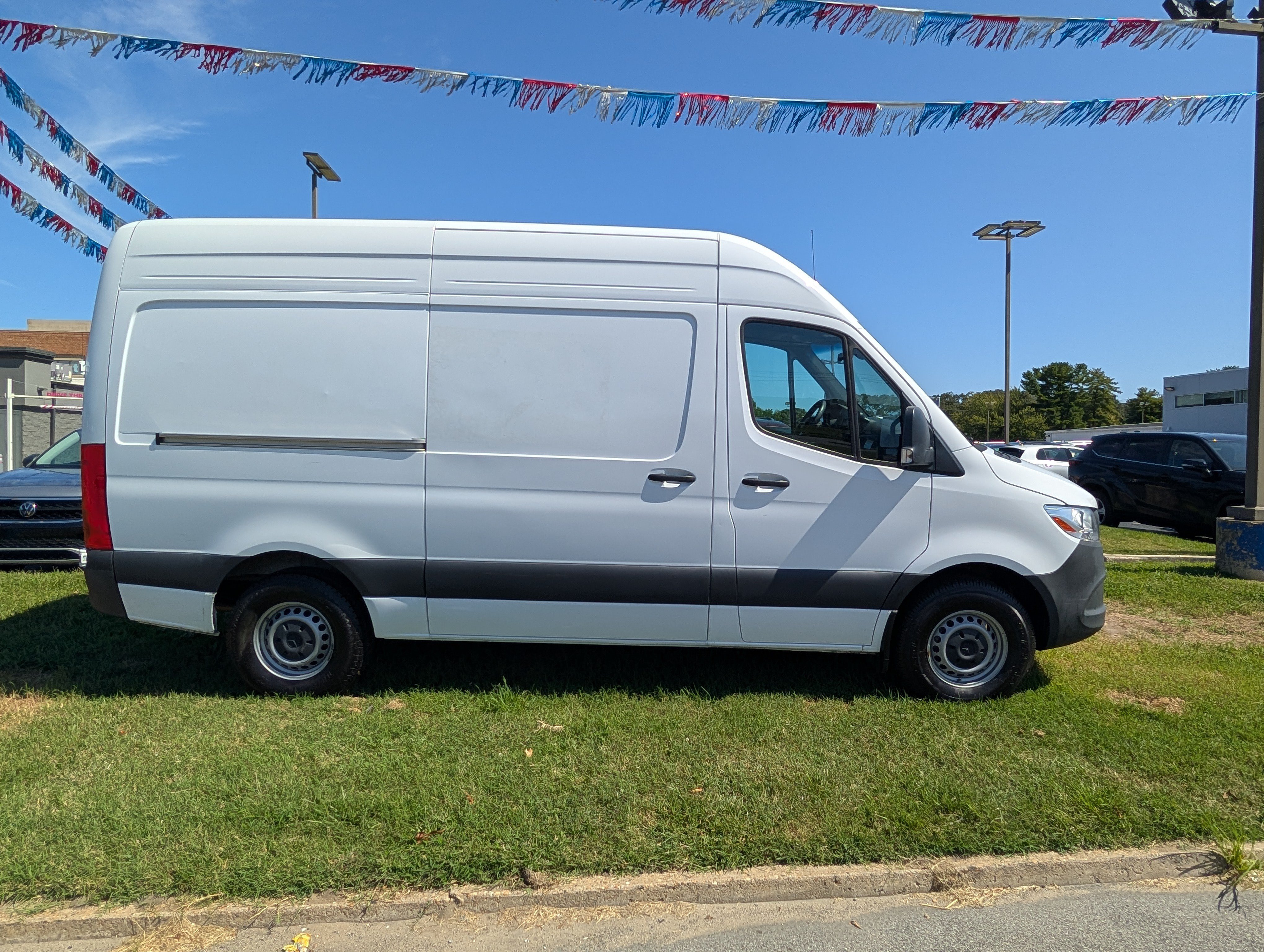 Used 2025 Mercedes-Benz Sprinter 2500 image 2