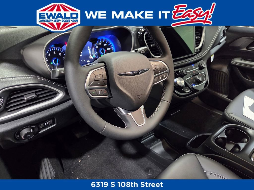 New 2026 Chrysler Pacifica Select FWD image 5