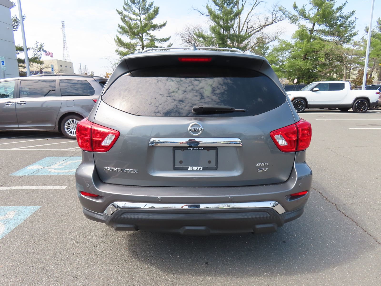 Used 2019 Nissan Pathfinder SV image 6