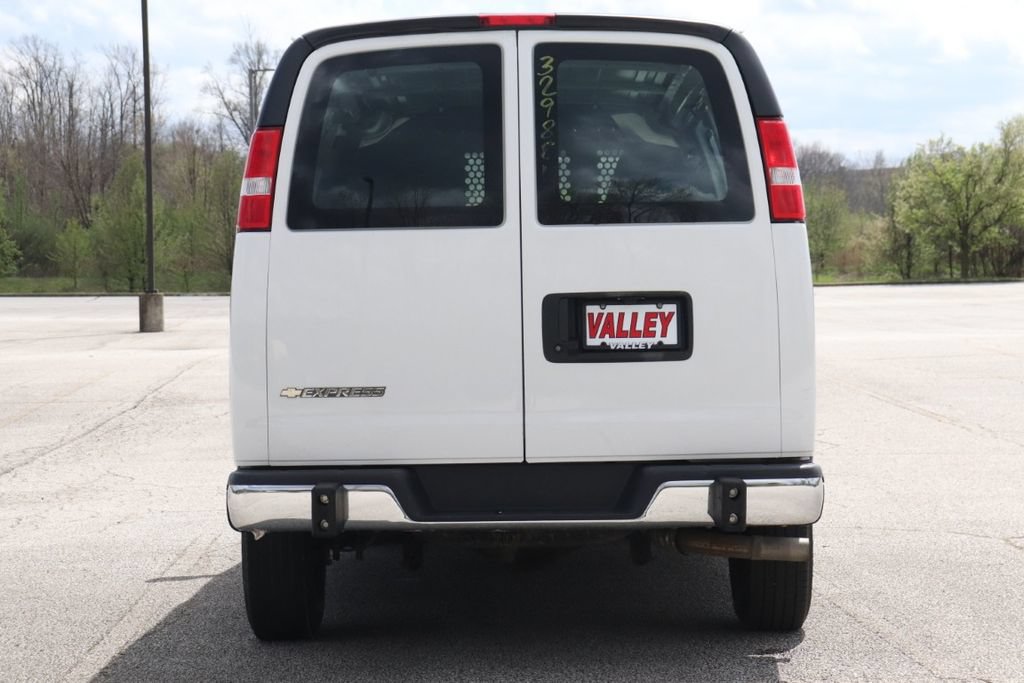Used 2024 Chevrolet Express 2500 w/ Driver Convenience Package RWD image 8