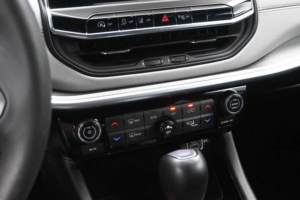 Used 2025 Jeep Compass Limited AWD/4WD image 18