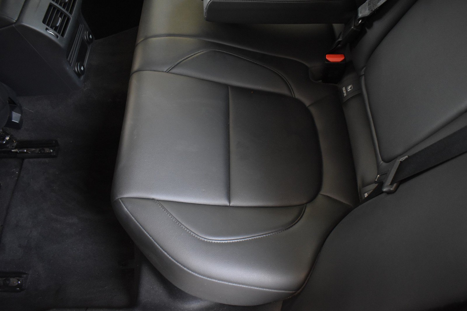 Used 2018 Jaguar XF AWD image 33