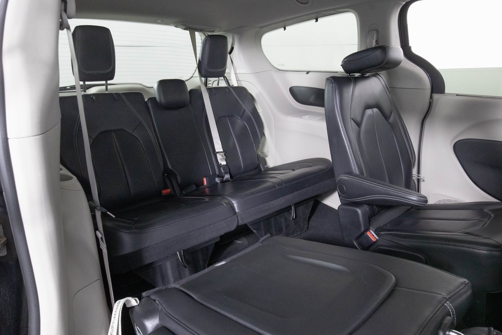 Used 2022 Chrysler Pacifica Touring-L image 21