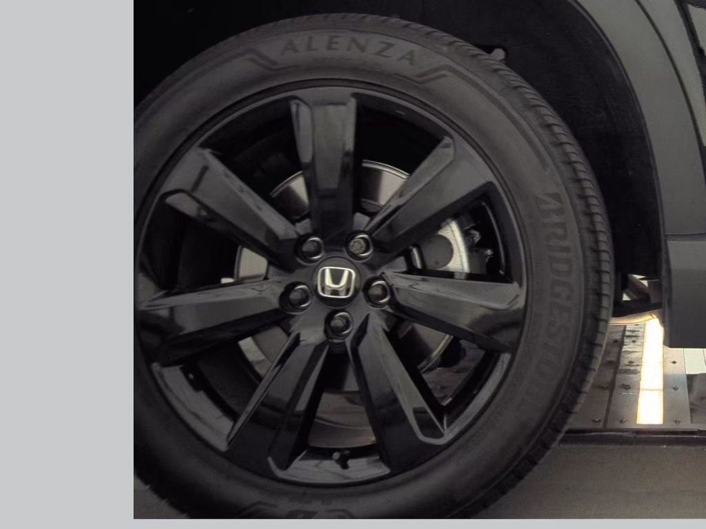 Used 2025 Honda Pilot Black Edition image 12