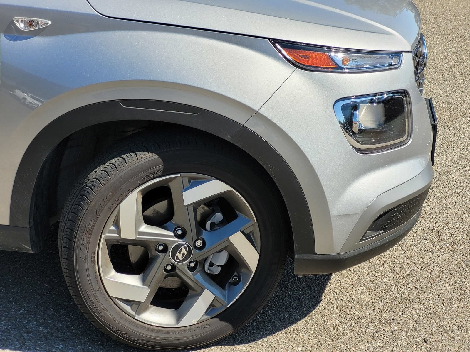 Certified 2025 Hyundai Venue SEL FWD image 16