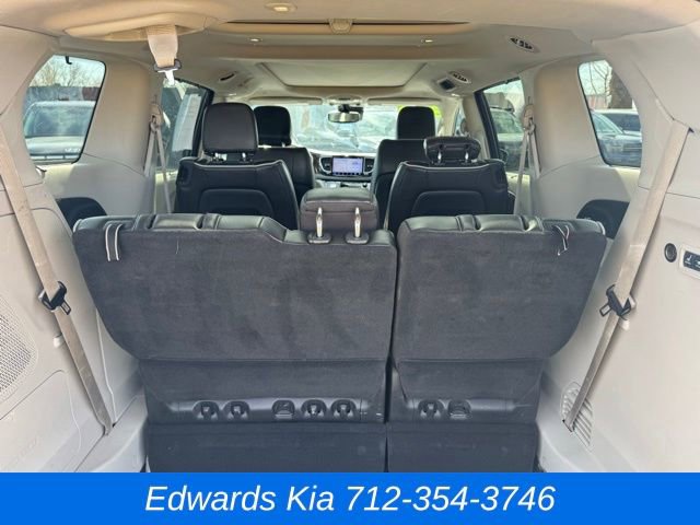 Used 2021 Chrysler Pacifica Limited image 12