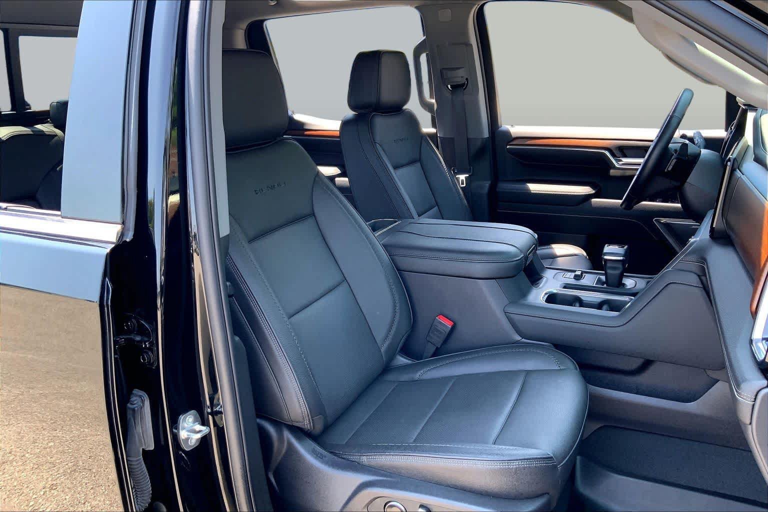 Used 2024 GMC Sierra 1500 Denali w/ Denali Reserve Package AWD/4WD image 9