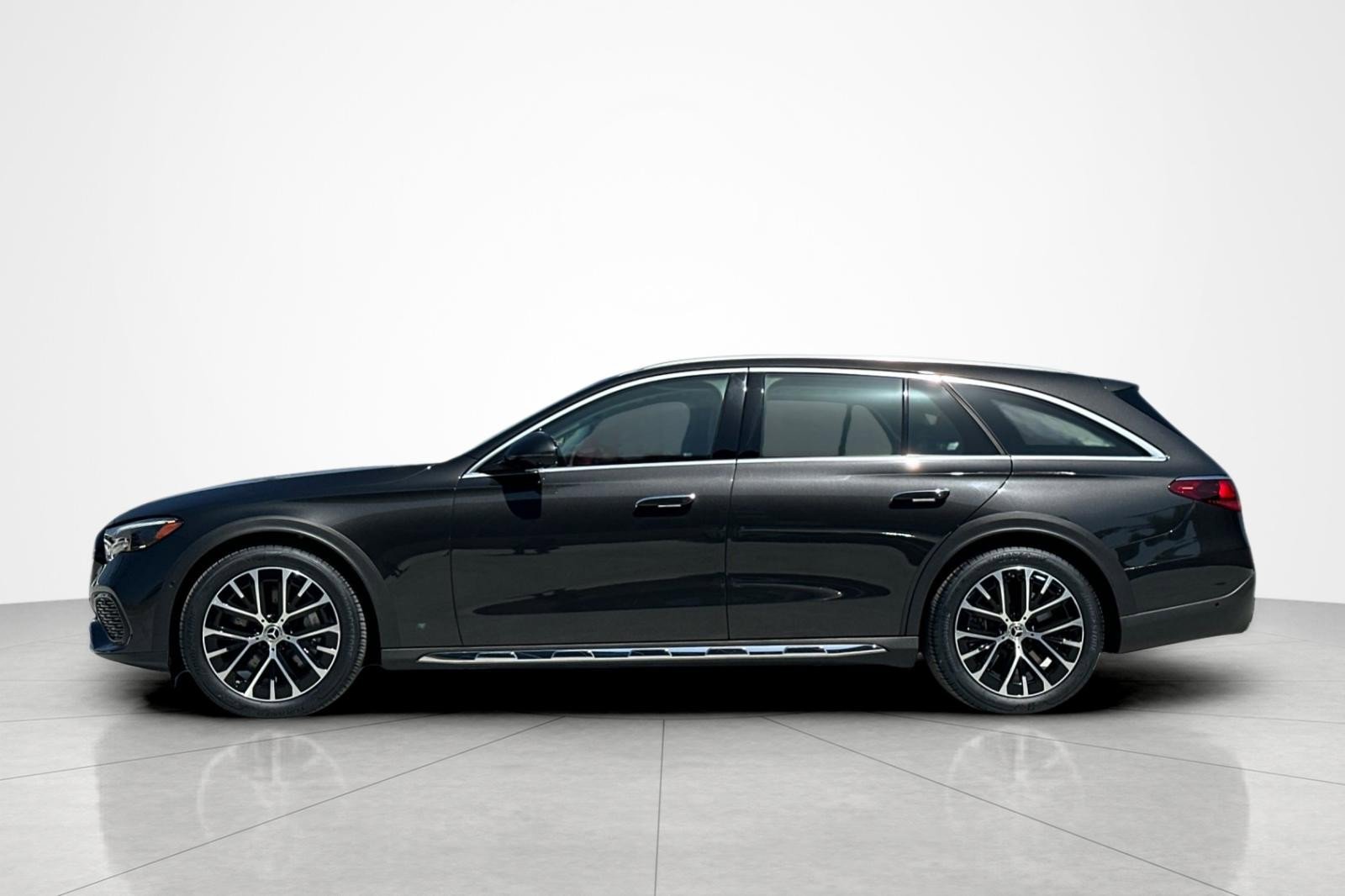 Used 2025 Mercedes-Benz E 450 4MATIC All-Terrain Wagon image 2
