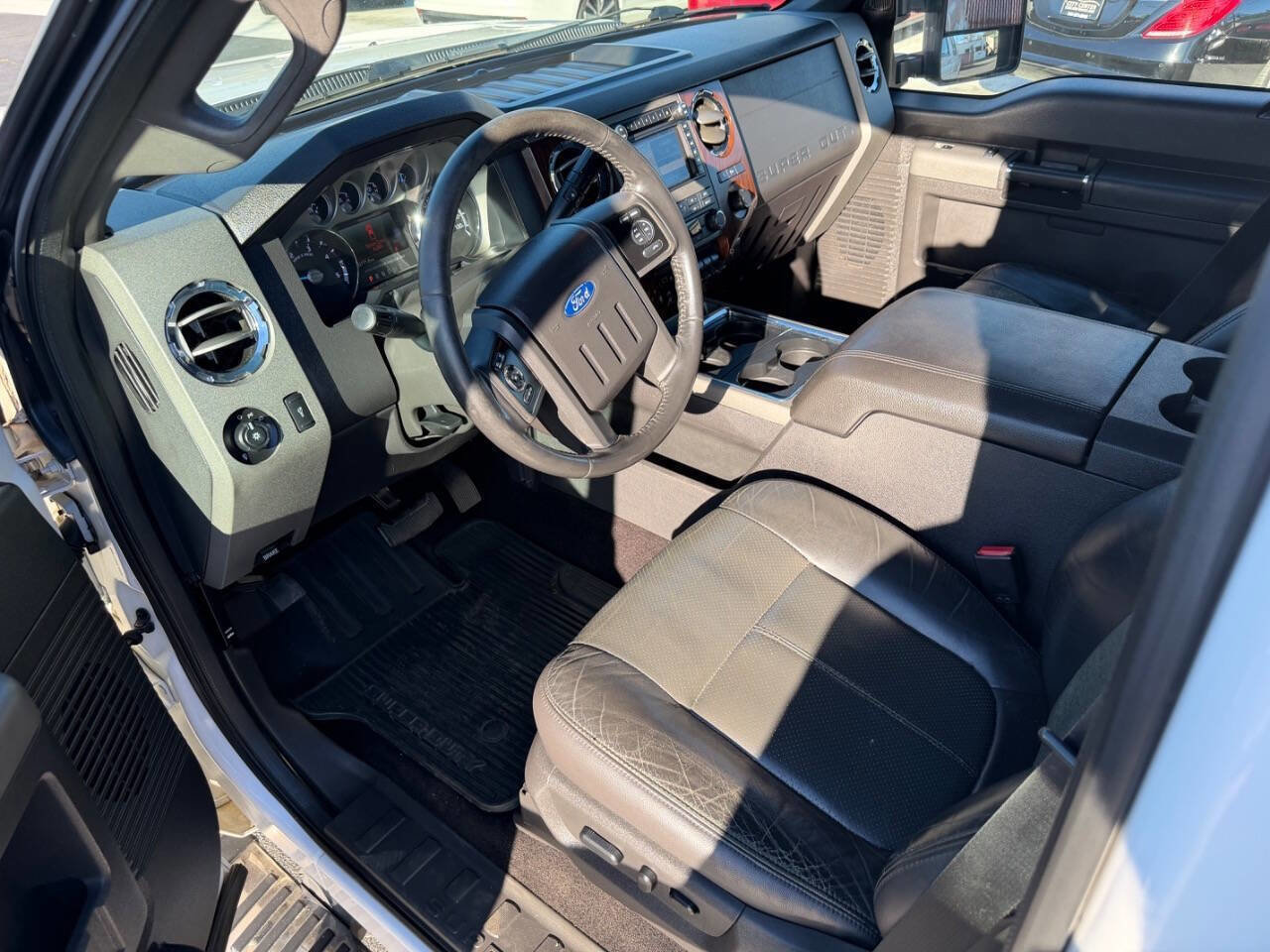 Used 2011 Ford F350 Lariat w/ Chrome Pkg image 6