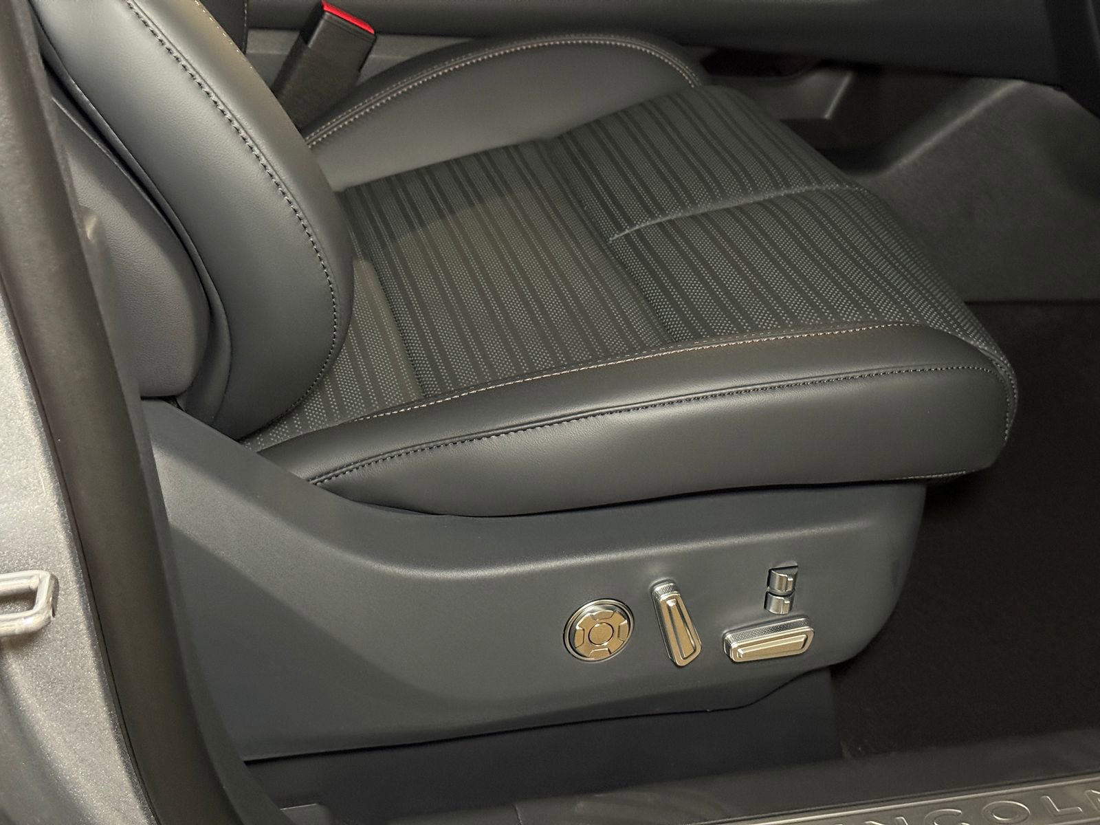 New 2026 Lincoln Nautilus Reserve image 11