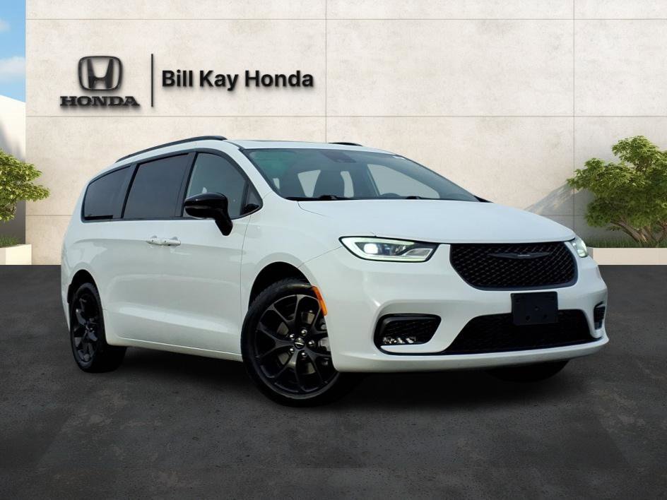 Used 2023 Chrysler Pacifica Limited w/ S Appearance Package image 5