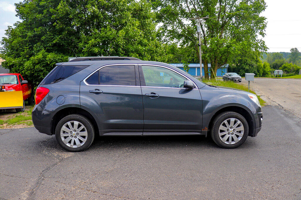 Used 2011 Chevrolet Equinox LT image 2