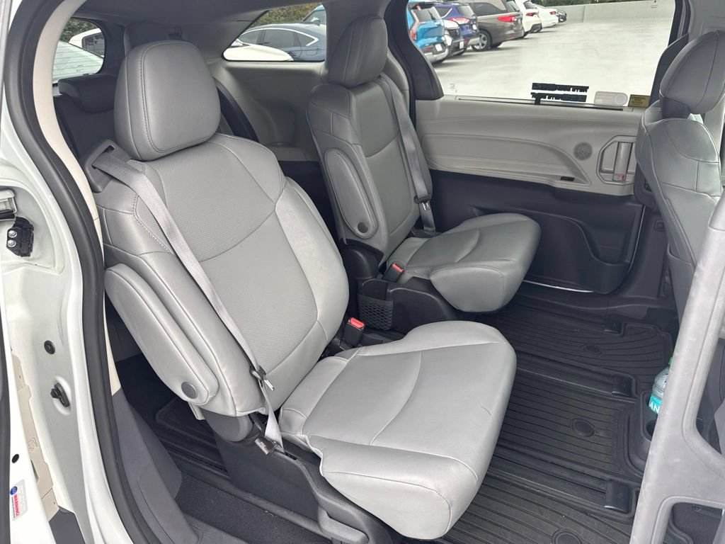 Used 2023 Toyota Sienna XLE AWD/4WD image 16
