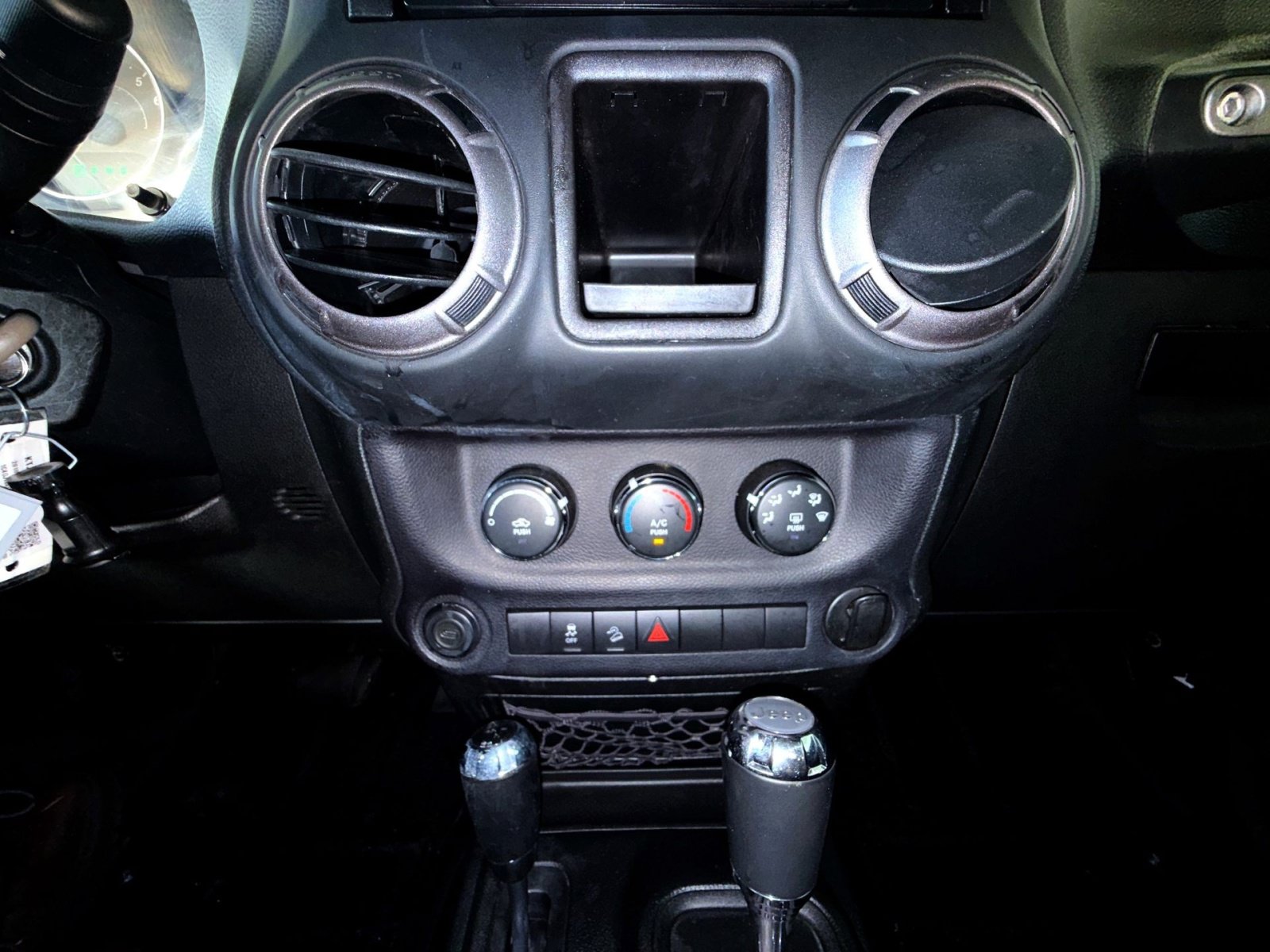 Used 2018 Jeep Wrangler Sport AWD/4WD image 28
