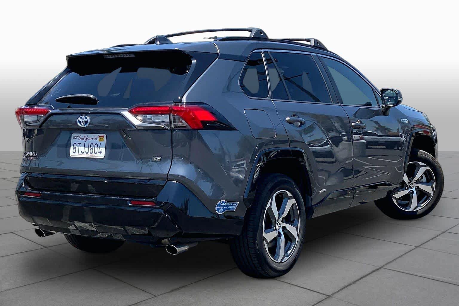 Used 2021 Toyota RAV4 SE w/ Weather & Moonroof Package AWD/4WD image 12