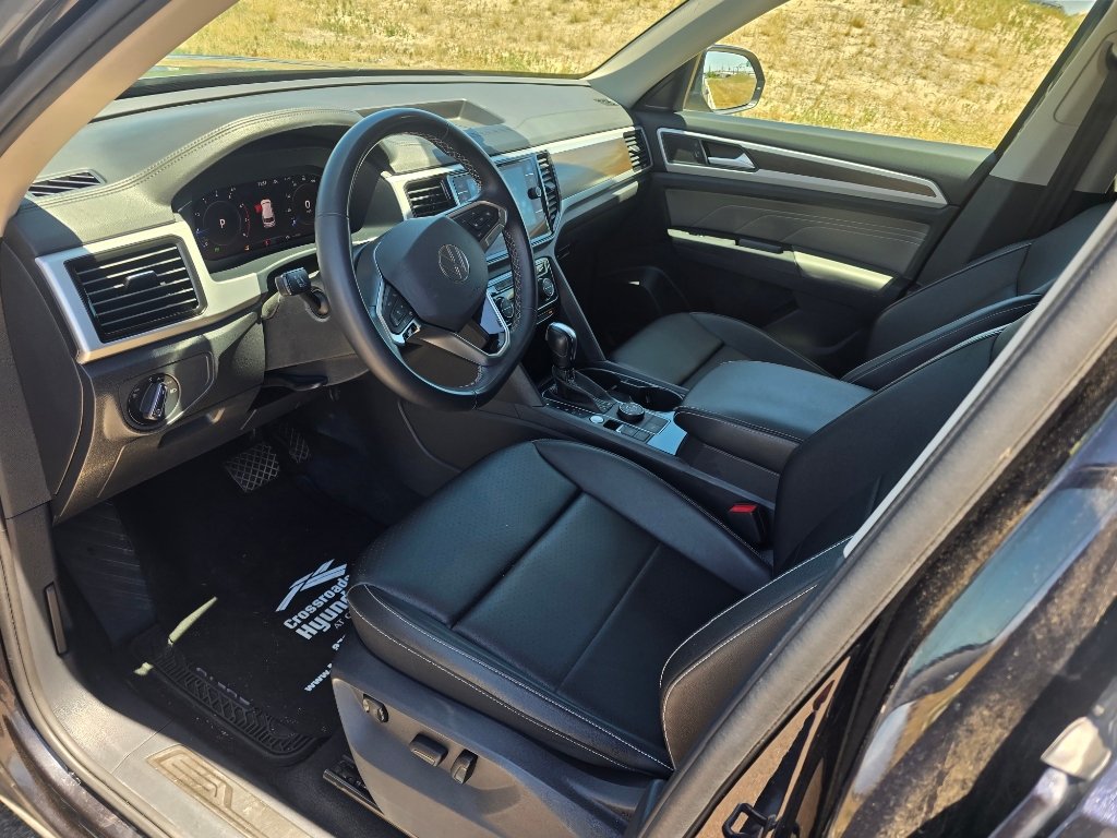 Used 2023 Volkswagen Atlas SE w/ Black Wheel Package AWD/4WD image 25