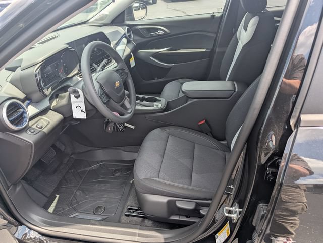 New 2026 Chevrolet Trax LS w/ LS Convenience Package FWD image 12